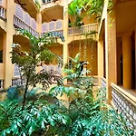 Calamari Homes - El Porvenir 305 - Walled City