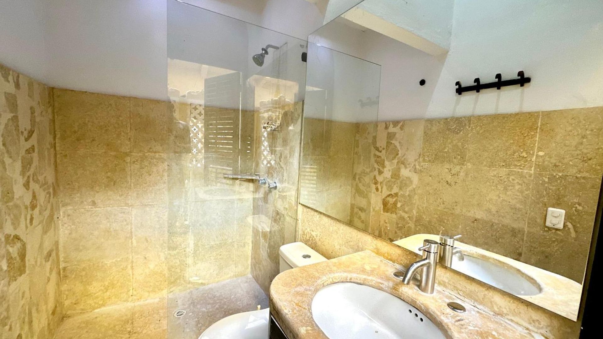 Calamari Homes - El Porvenir 305 - Walled *