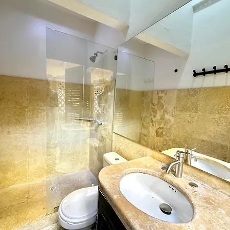 Calamari Homes - El Porvenir 305 - Walled *
