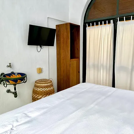Calamari Homes - El Porvenir 305 - Walled *