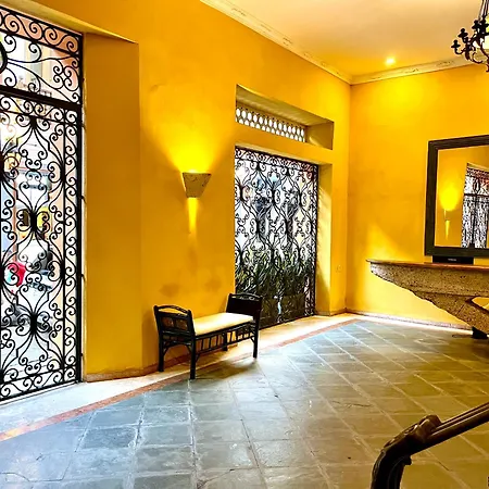 Calamari Homes - El Porvenir 305 - Walled Apartment Cartagena