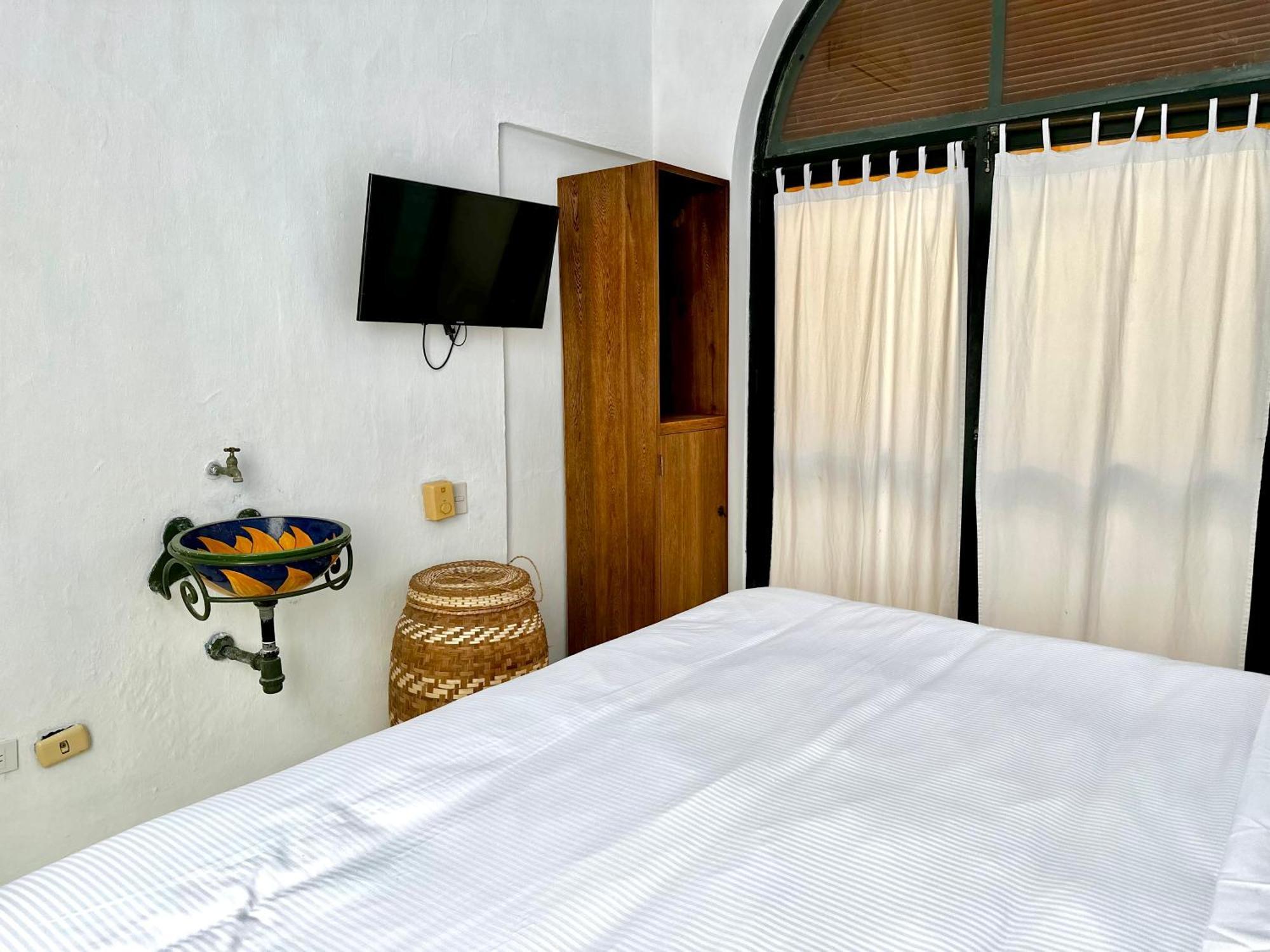 Calamari Homes - El Porvenir 305 - Walled *