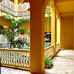 Calamari Homes - El Porvenir 305 - Walled City